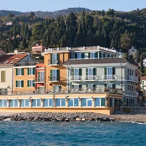 https://hotel-savoia-alassio.hotelitalianriviera.com