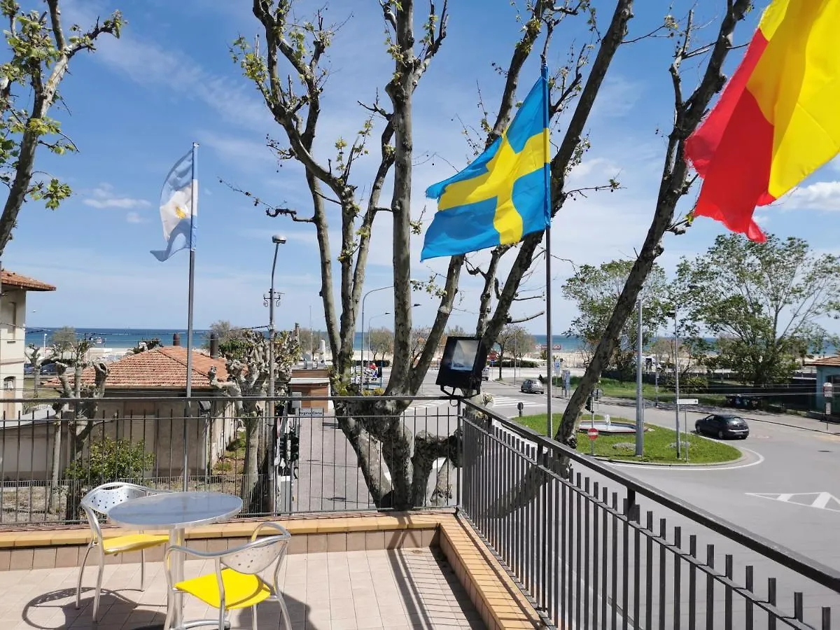 Hotel Ideale Young People Under 40 Rimini 2*,