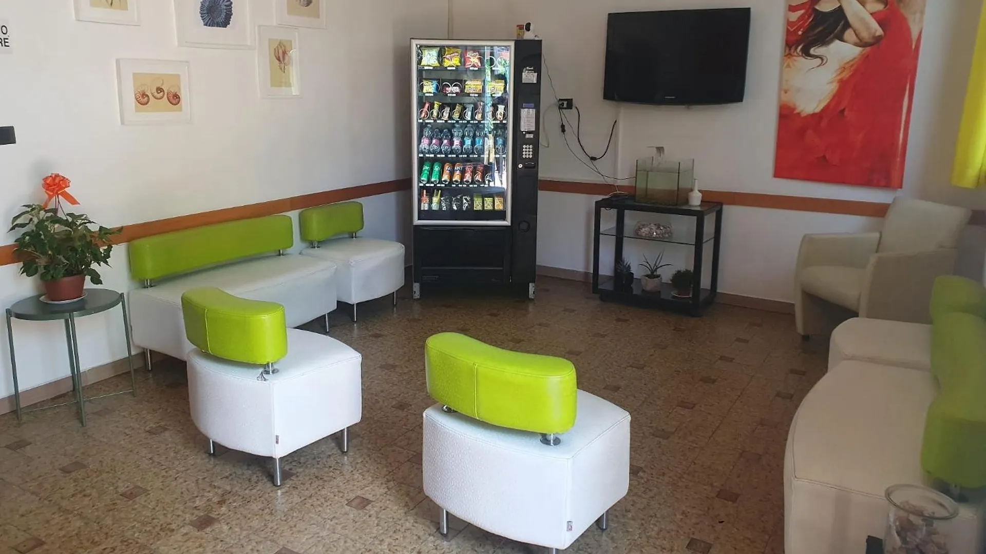 **  Hotel Ideale Young People Under 40 Rimini Italy
